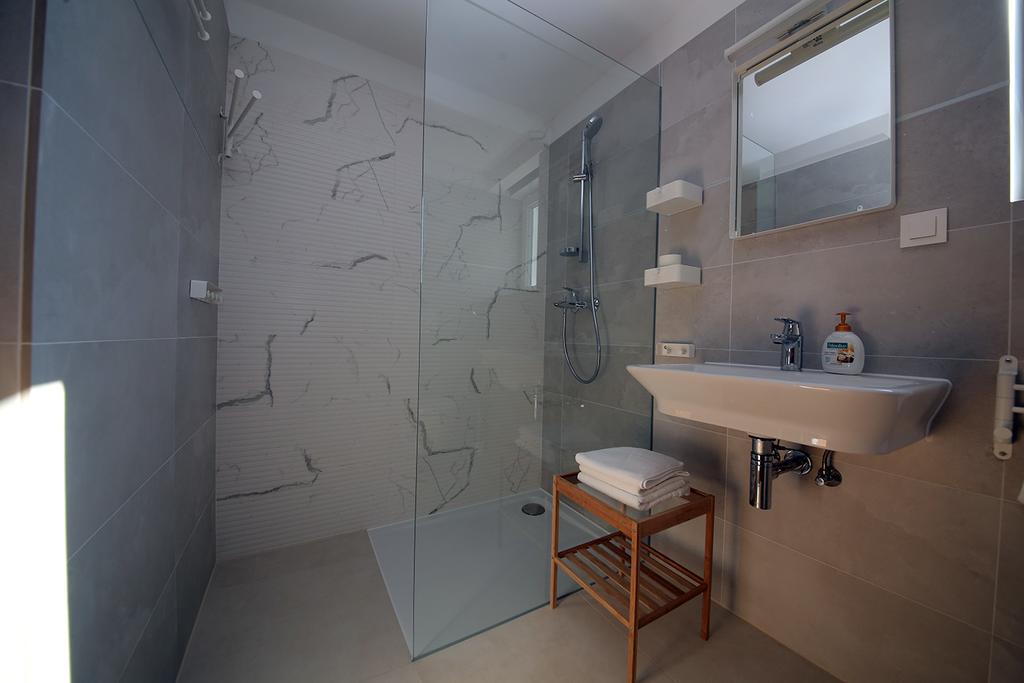 Drance 16 Apartments Selce Exterior photo